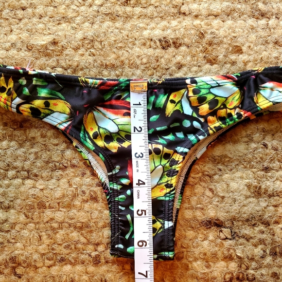 Bikinis - Picture 10 of 16